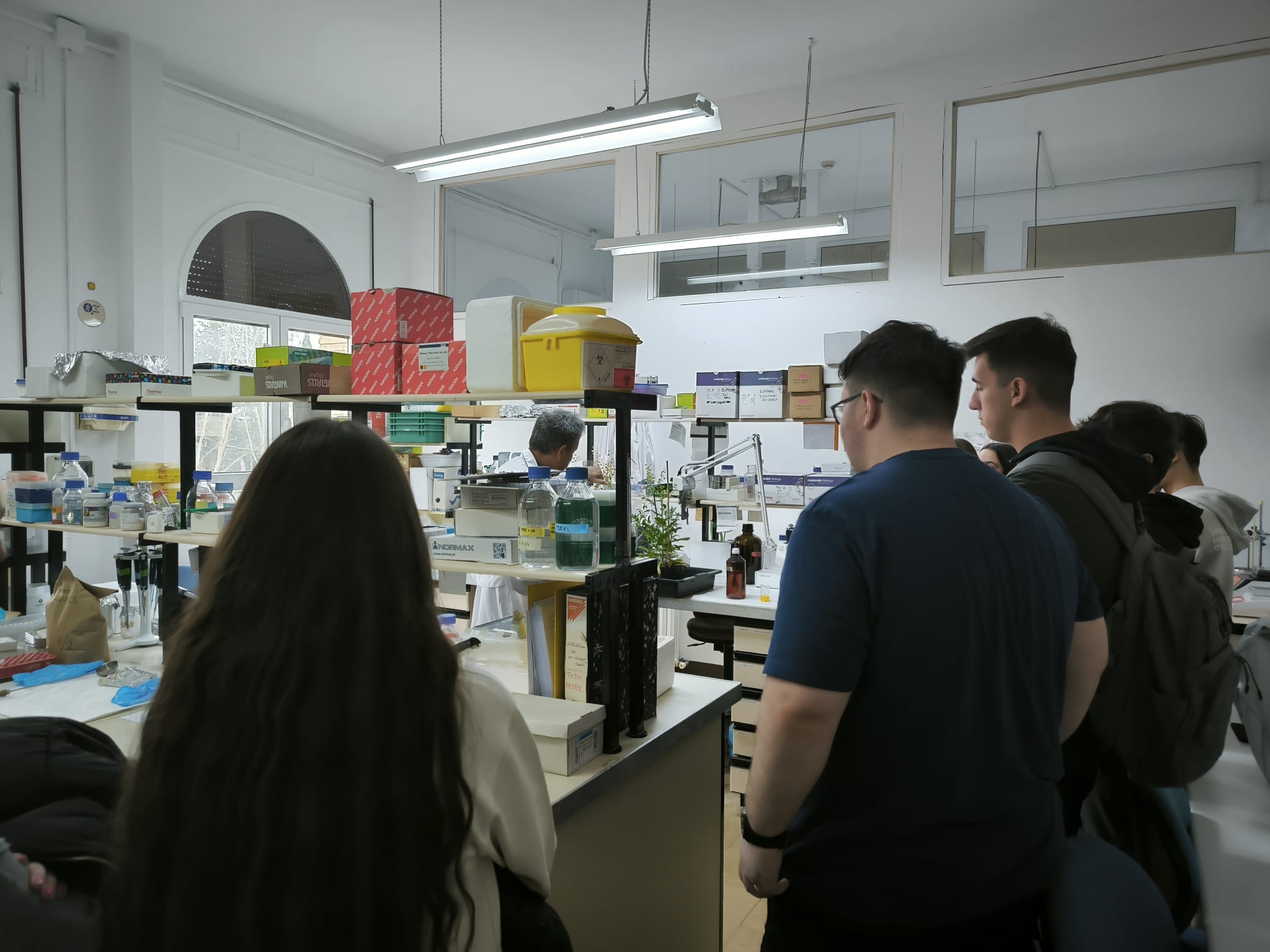 grupo en el laboratorio